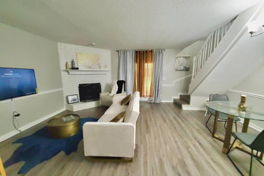 Modern Designer Townhouse 2Br Ideal For Long Stays! Jackson Esterno foto
